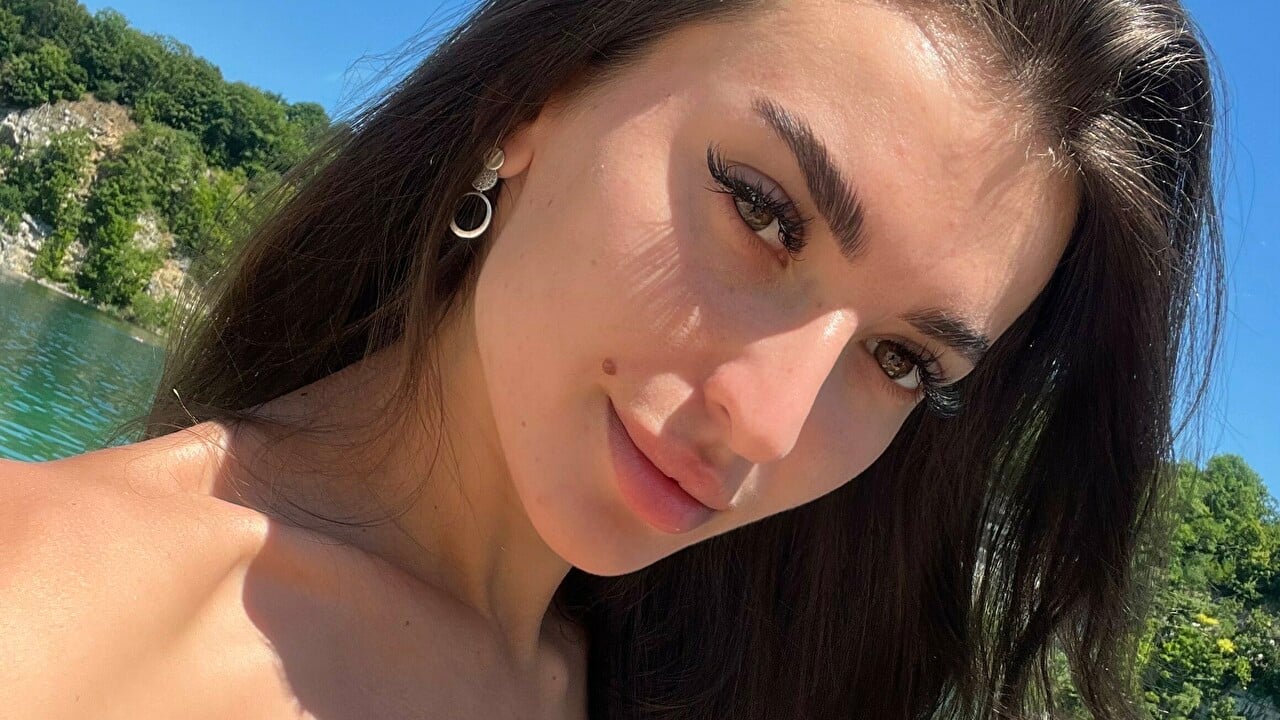 ElenaFlirty